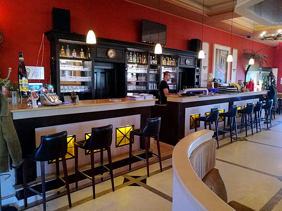 Die Bar des Restaurants Athos