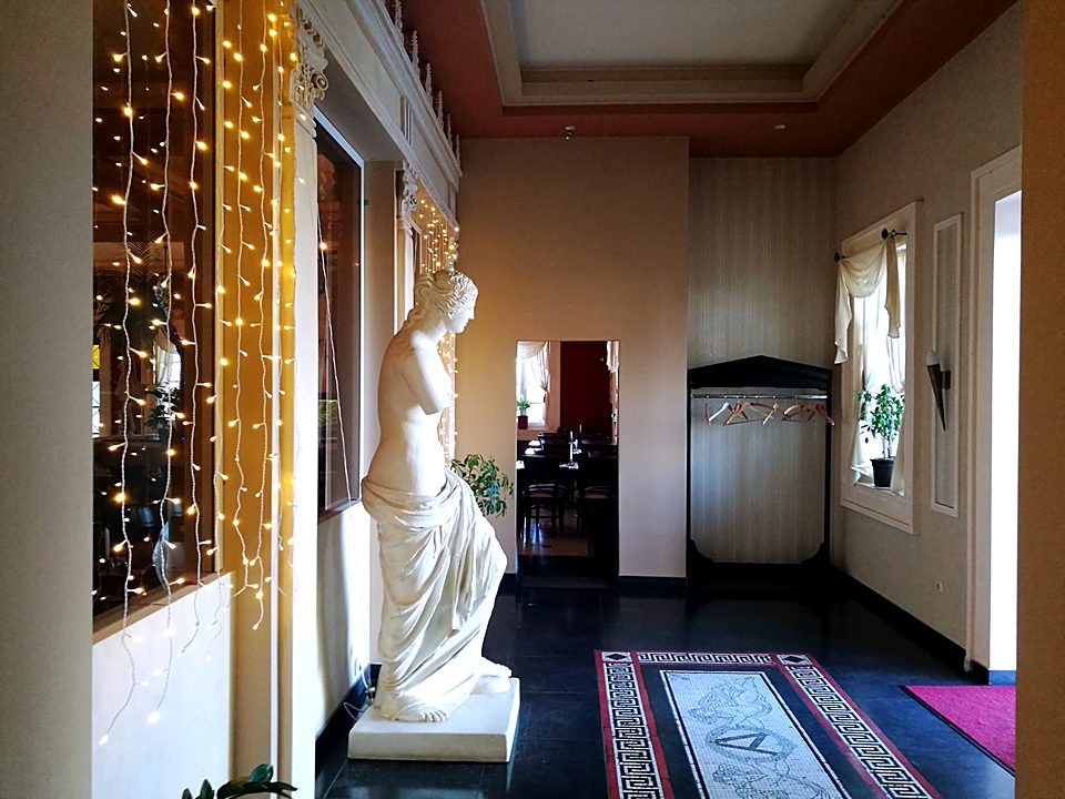 Statue im Eingang